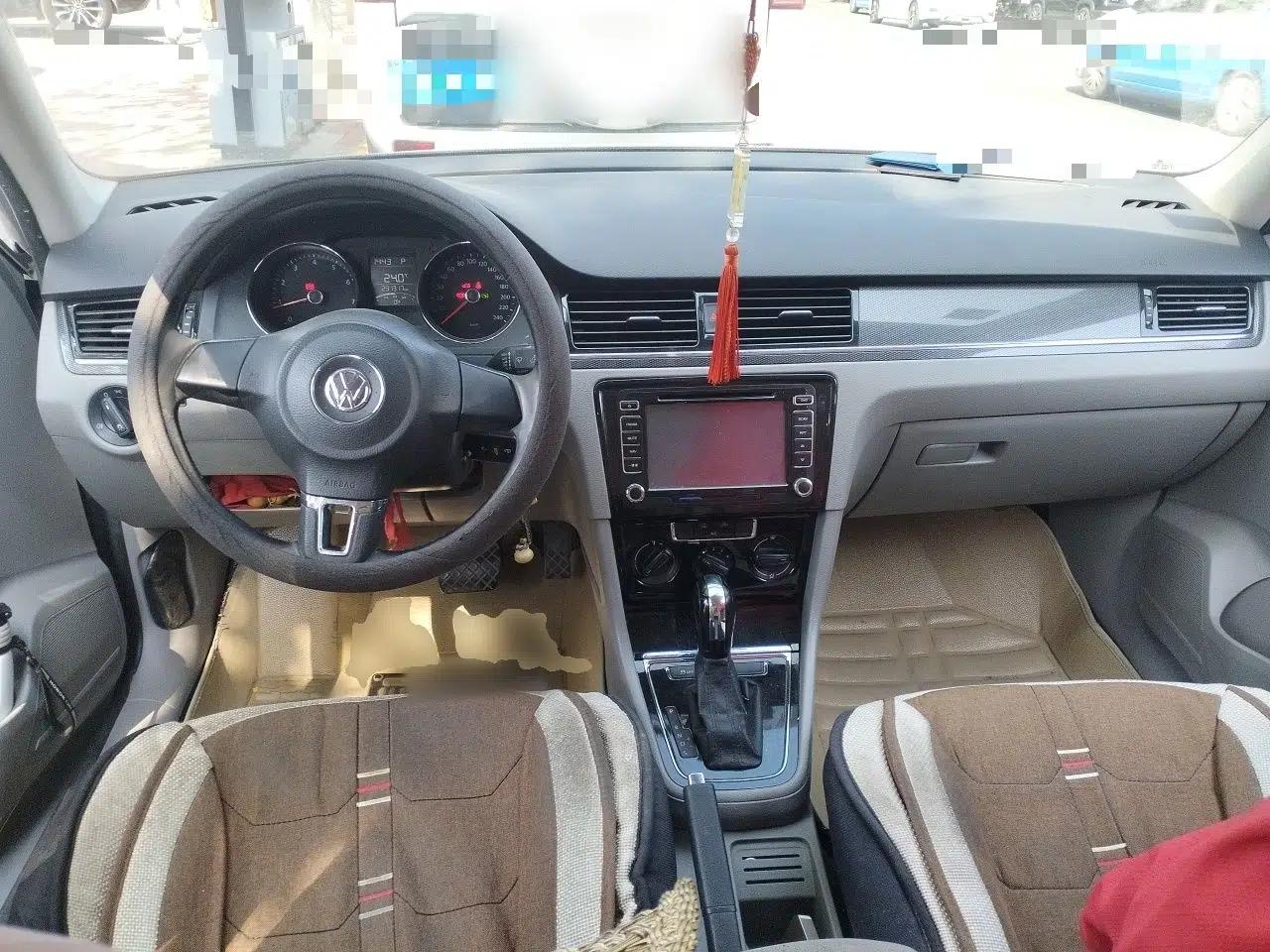 Volkswagen Bora 2014 1.6L Automatic Fashion Model — миниатюра 10