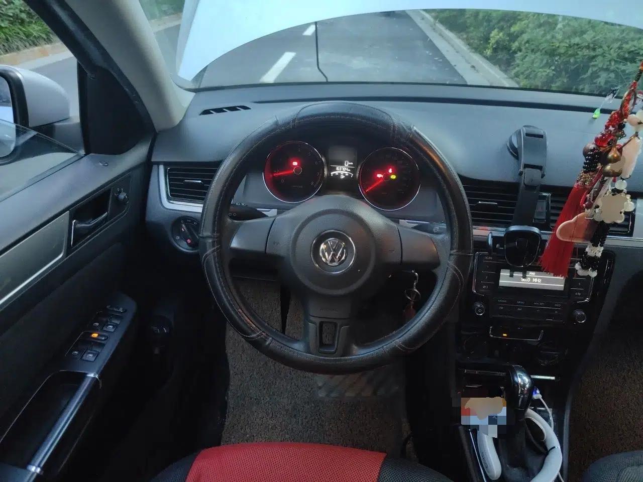 Volkswagen Bora 2013 1.6L Automatic Fashion Model — миниатюра 11