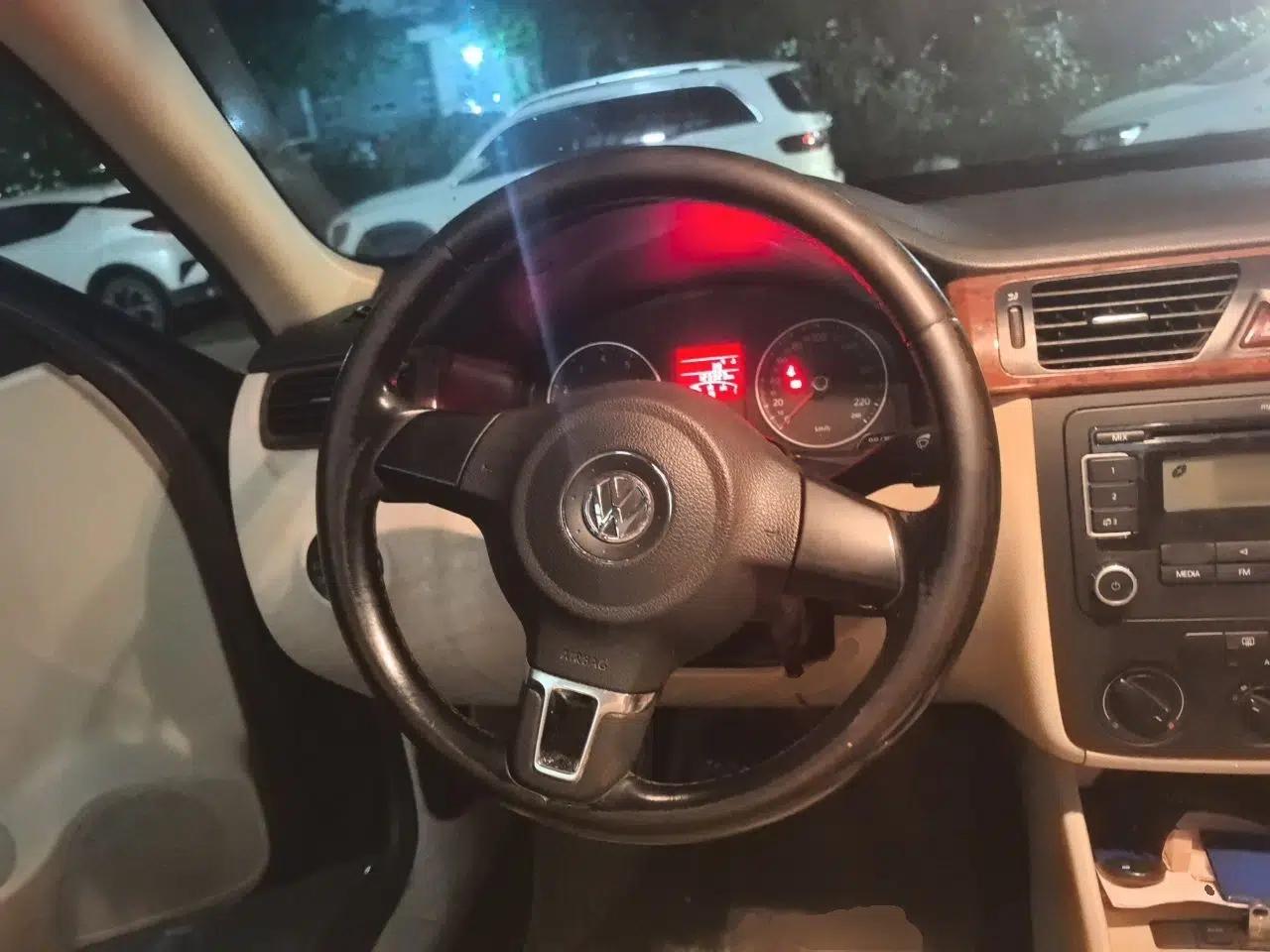 Volkswagen Bora 2012 1.6L Manual Comfort Value Edition — миниатюра 11
