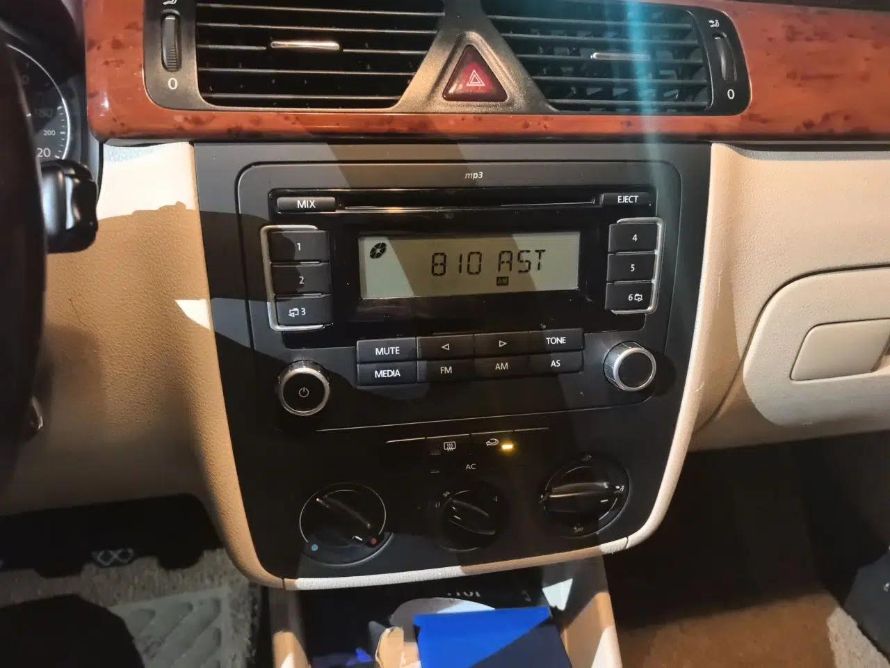 Volkswagen Bora 2012 1.6L Manual Comfort Value Edition — миниатюра 14