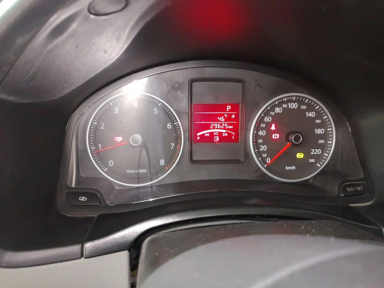 Volkswagen Bora 2011 1.6L Automatic Fashion Edition — миниатюра 12