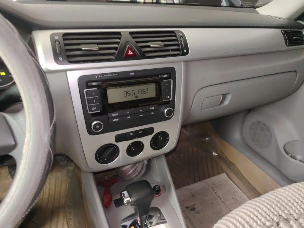 Volkswagen Bora 2011 1.6L Automatic Fashion Edition — миниатюра 14