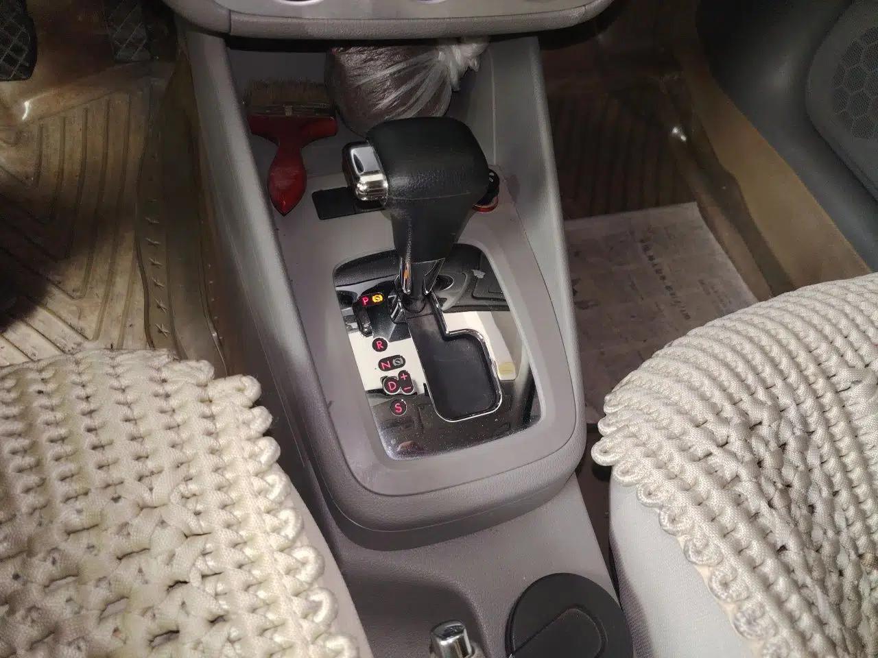 Volkswagen Bora 2011 1.6L Automatic Fashion Edition — миниатюра 15
