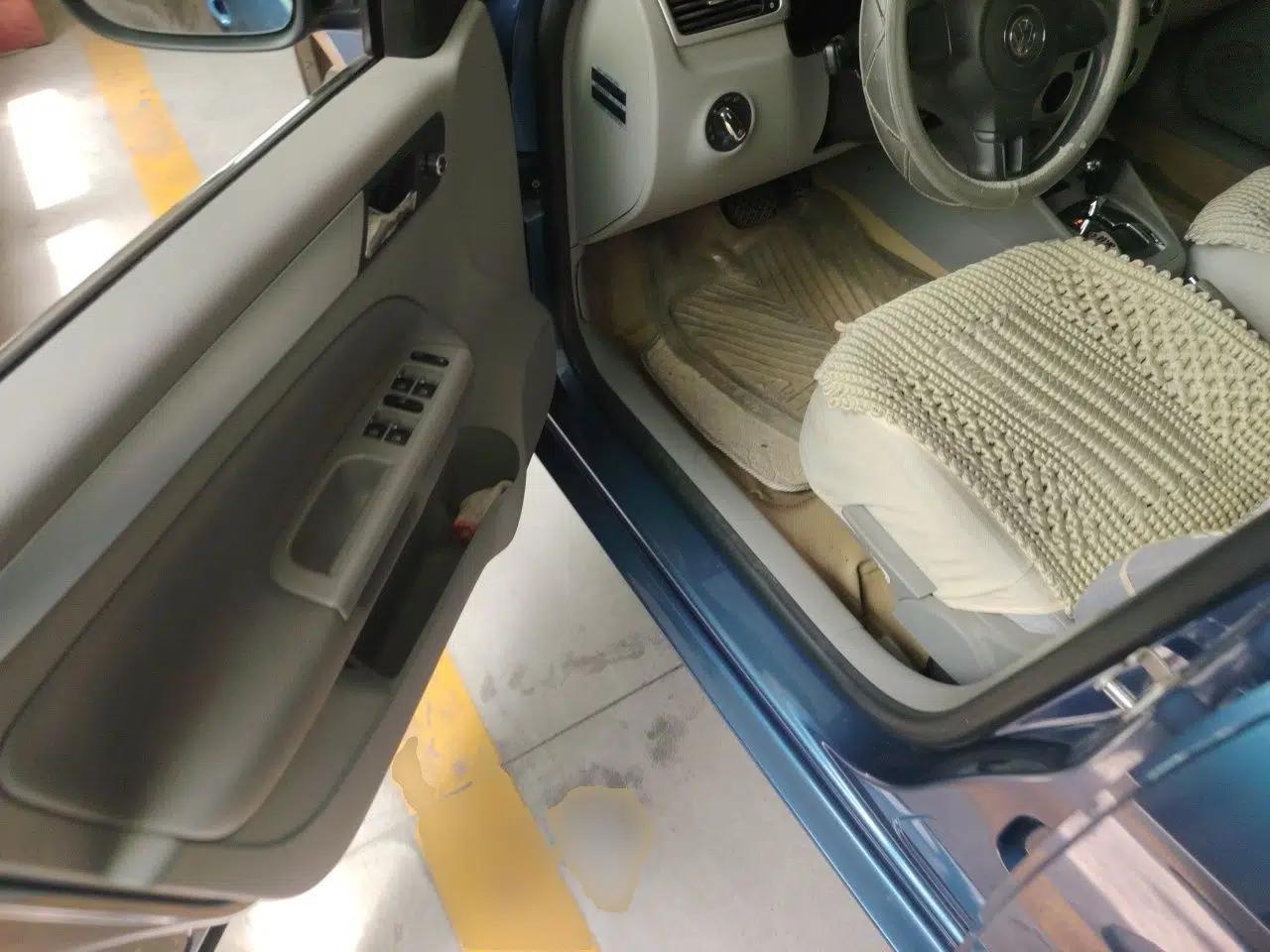 Volkswagen Bora 2011 1.6L Automatic Fashion Edition — миниатюра 17