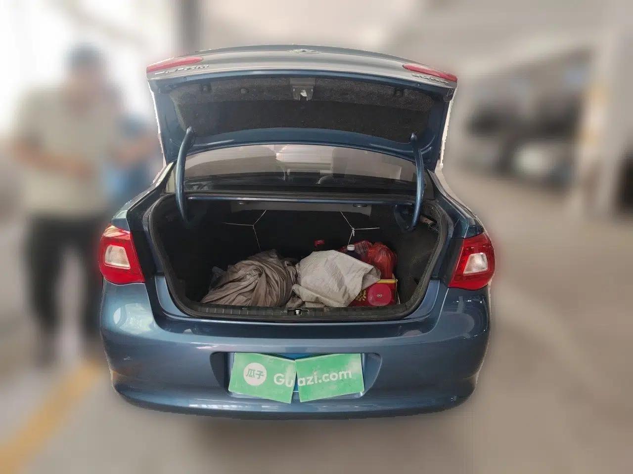 Volkswagen Bora 2011 1.6L Automatic Fashion Edition — миниатюра 20