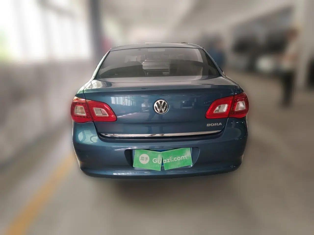 Volkswagen Bora 2011 1.6L Automatic Fashion Edition — миниатюра 5