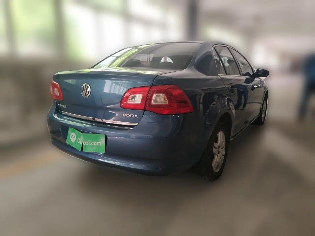 Volkswagen Bora 2011 1.6L Automatic Fashion Edition — миниатюра 6