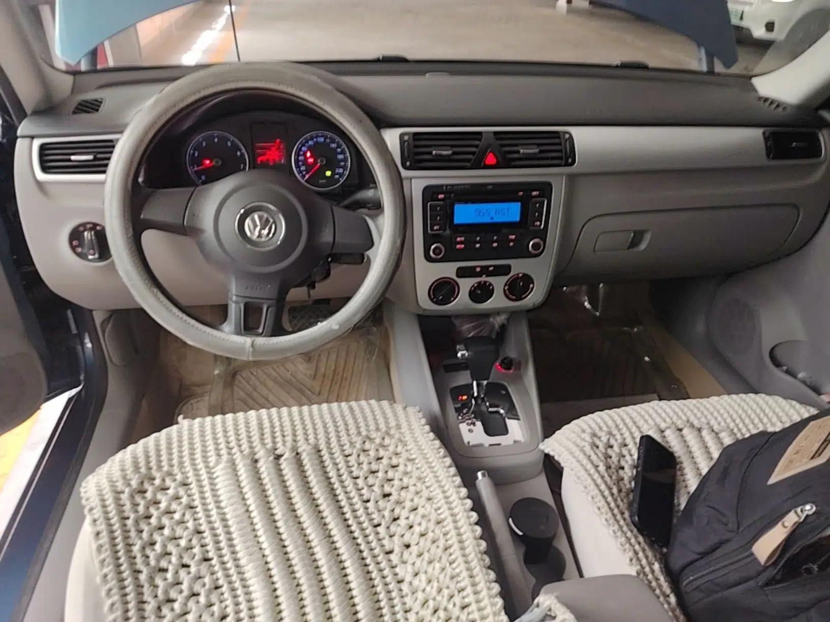 Volkswagen Bora 2011 1.6L Automatic Fashion Edition — миниатюра 10