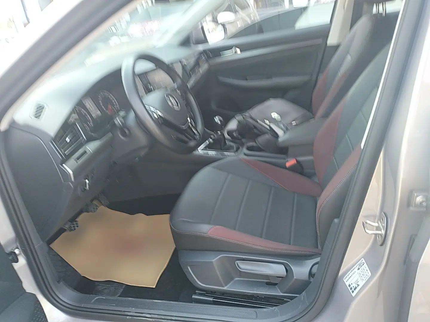 Volkswagen Bora 2020 1.5L Manual Comfort Version — миниатюра 18