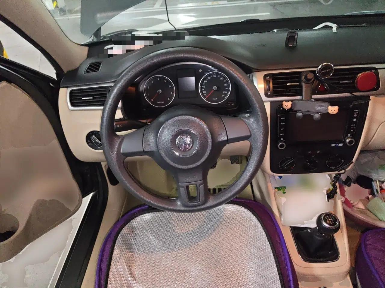Volkswagen Bora 2012 1.6L Manual Fashion Edition — миниатюра 11