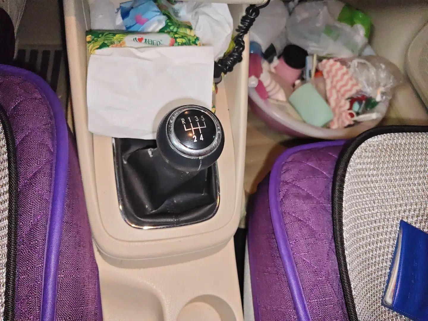 Volkswagen Bora 2012 1.6L Manual Fashion Edition — миниатюра 15