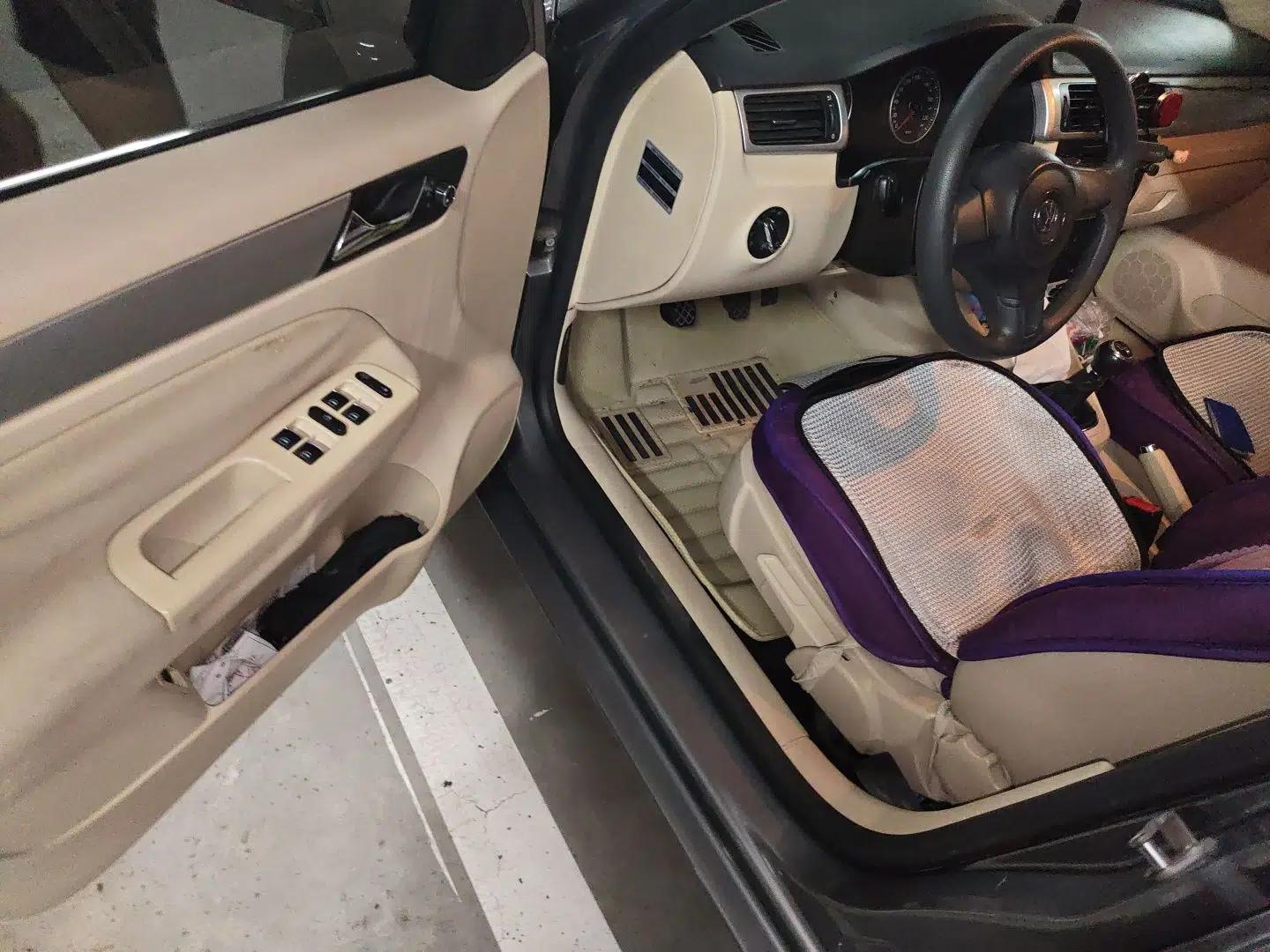 Volkswagen Bora 2012 1.6L Manual Fashion Edition — миниатюра 17
