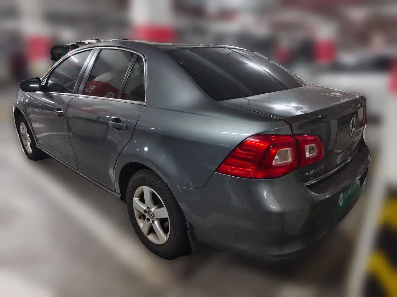 Volkswagen Bora 2012 1.6L Manual Fashion Edition — миниатюра 4