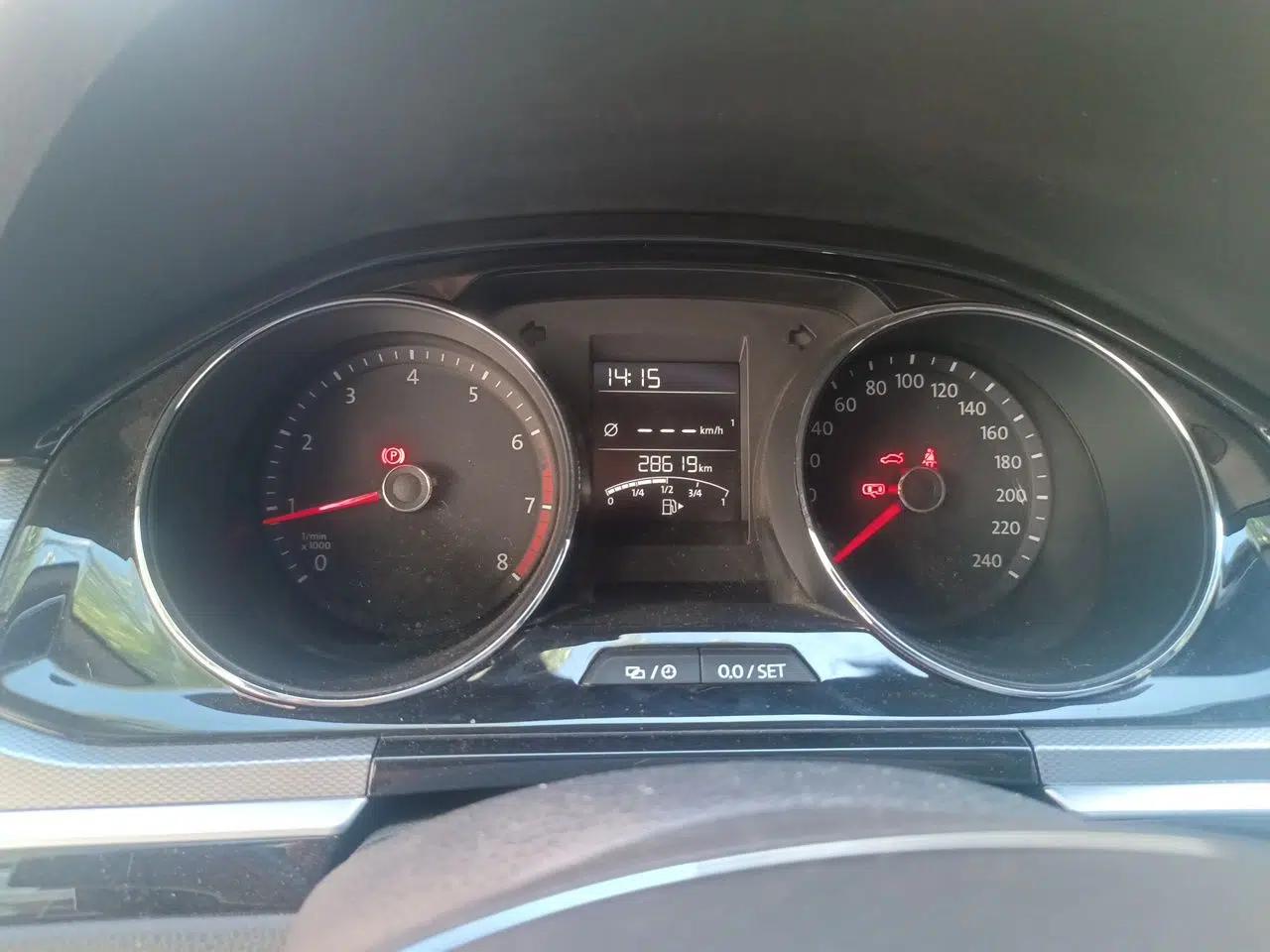 Volkswagen Bora 2017 1.6L Manual Comfort Model — миниатюра 12