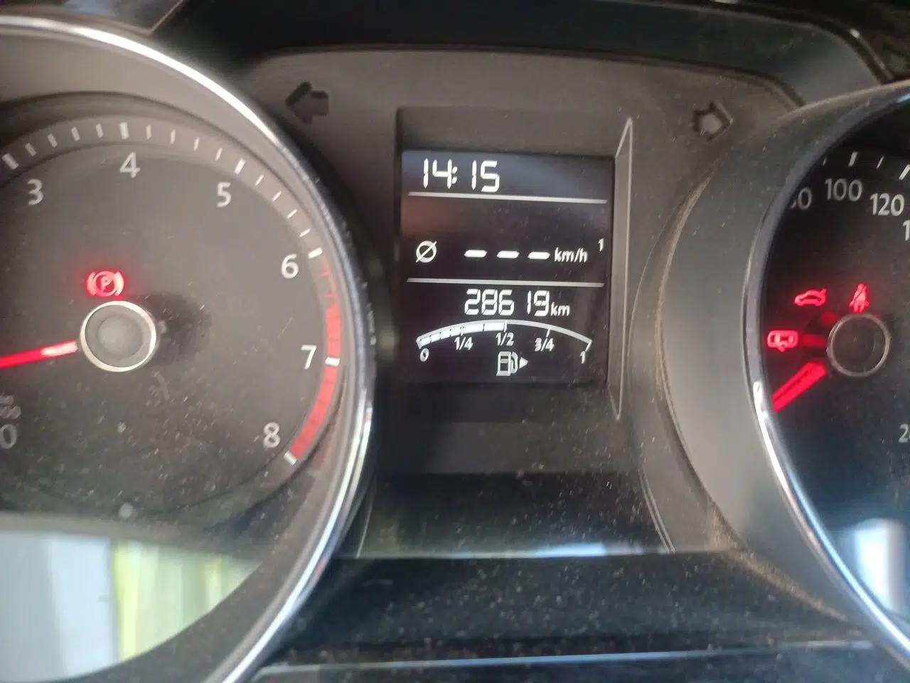 Volkswagen Bora 2017 1.6L Manual Comfort Model — миниатюра 13