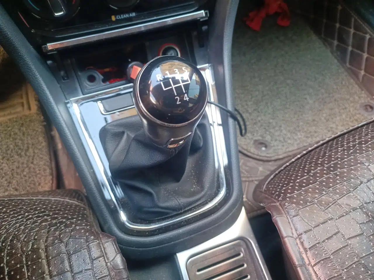 Volkswagen Bora 2017 1.6L Manual Comfort Model — миниатюра 15