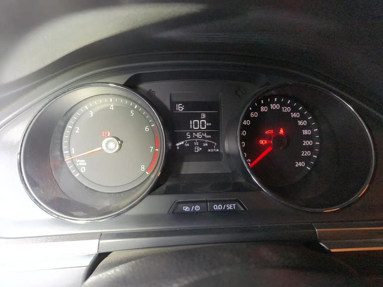Volkswagen Bora 2017 1.6L Manual Fashion Model — миниатюра 12