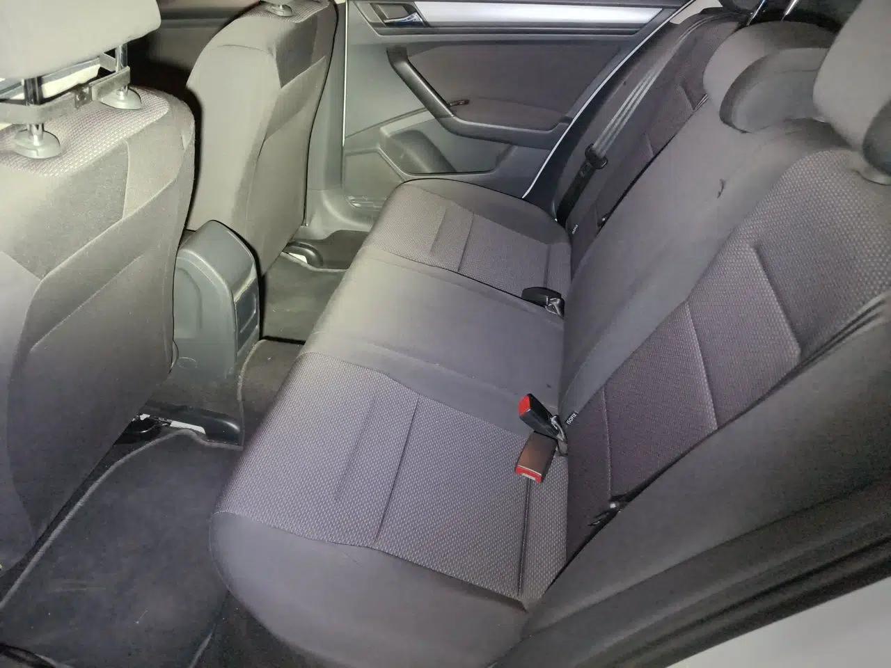 Volkswagen Bora 2017 1.6L Manual Fashion Model — миниатюра 18