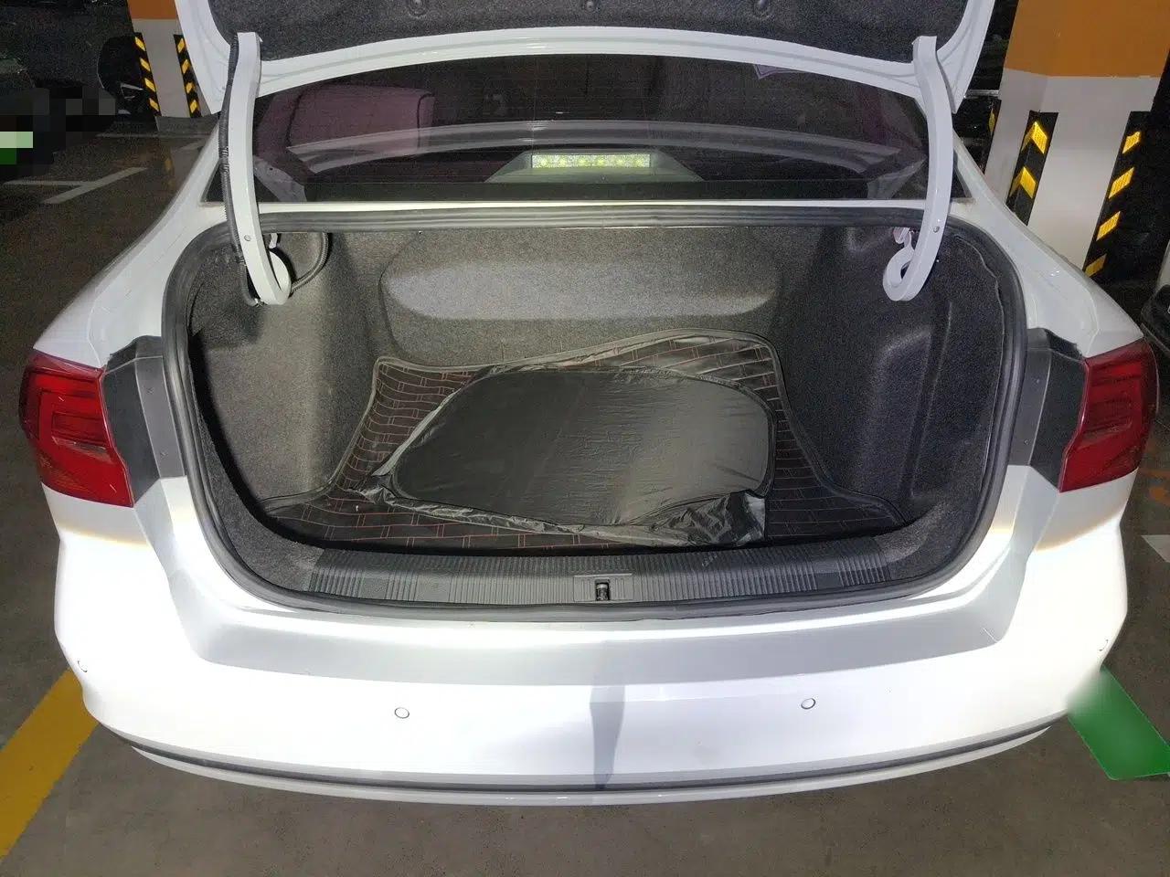 Volkswagen Bora 2017 1.6L Manual Fashion Model — миниатюра 20