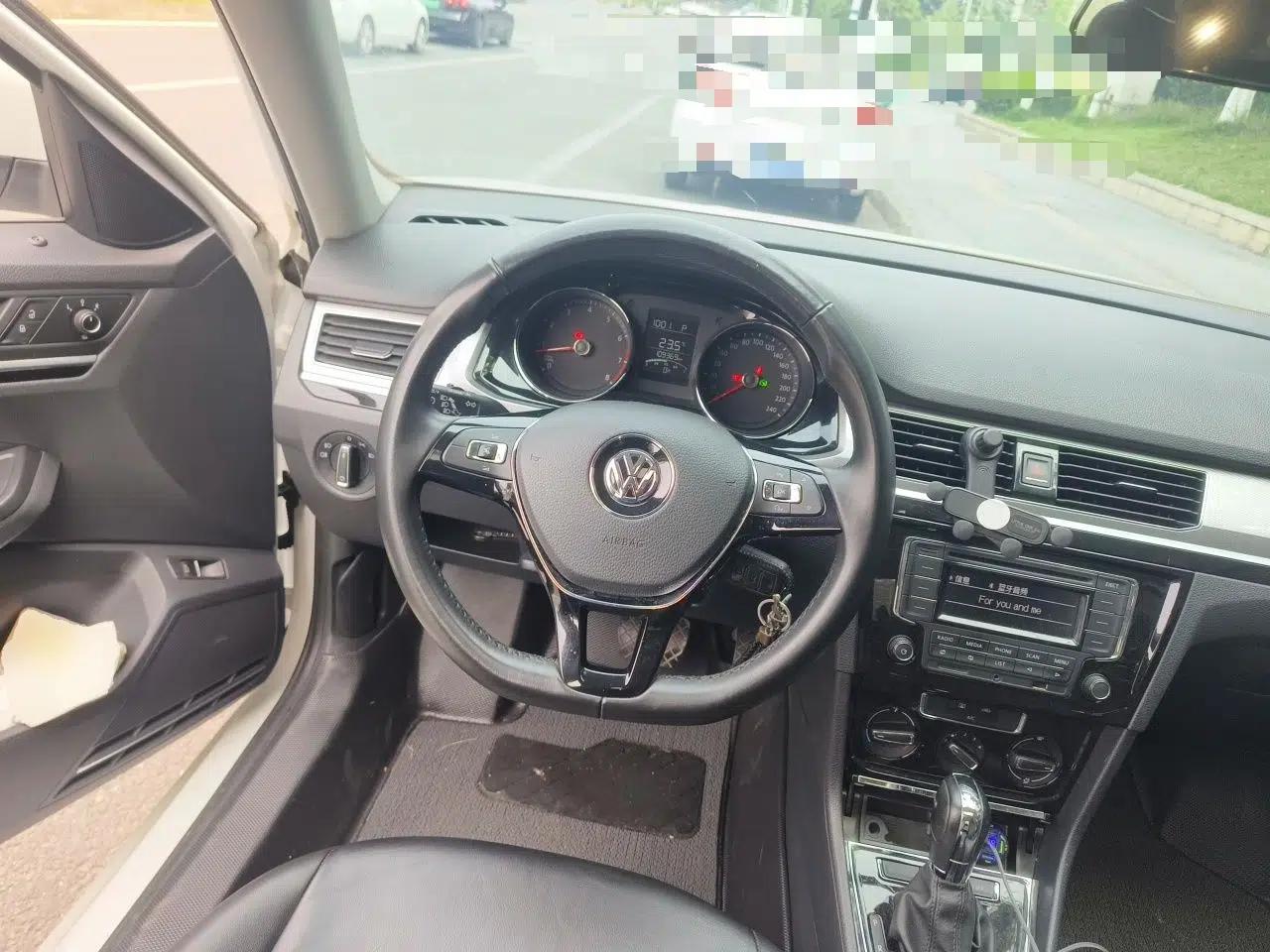 Volkswagen Bora 2018 1.5L Automatic Comfort Model — миниатюра 11