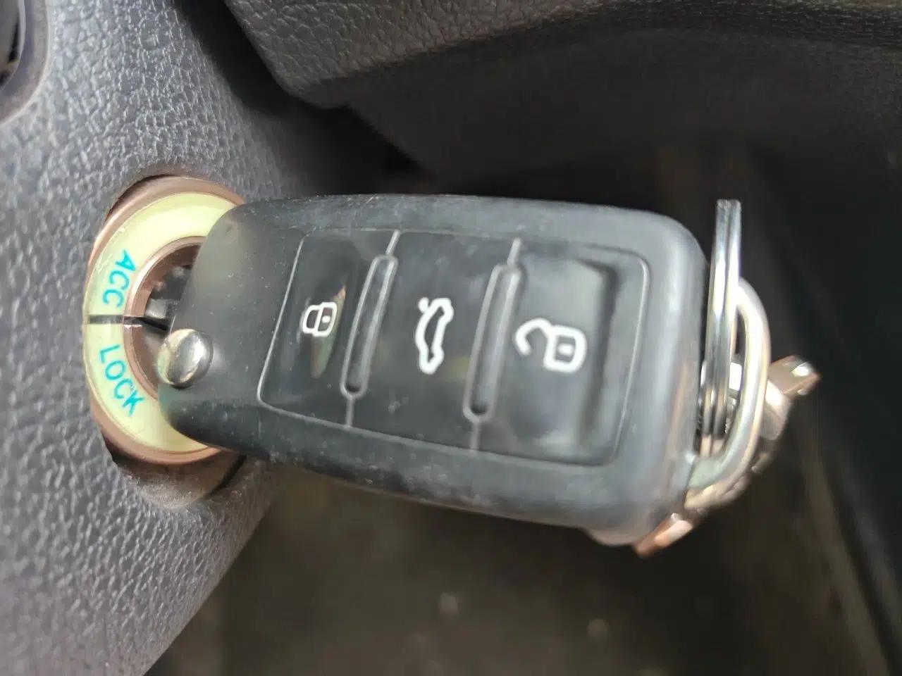 Volkswagen Bora 2018 1.5L Manual Fashion Model — миниатюра 9
