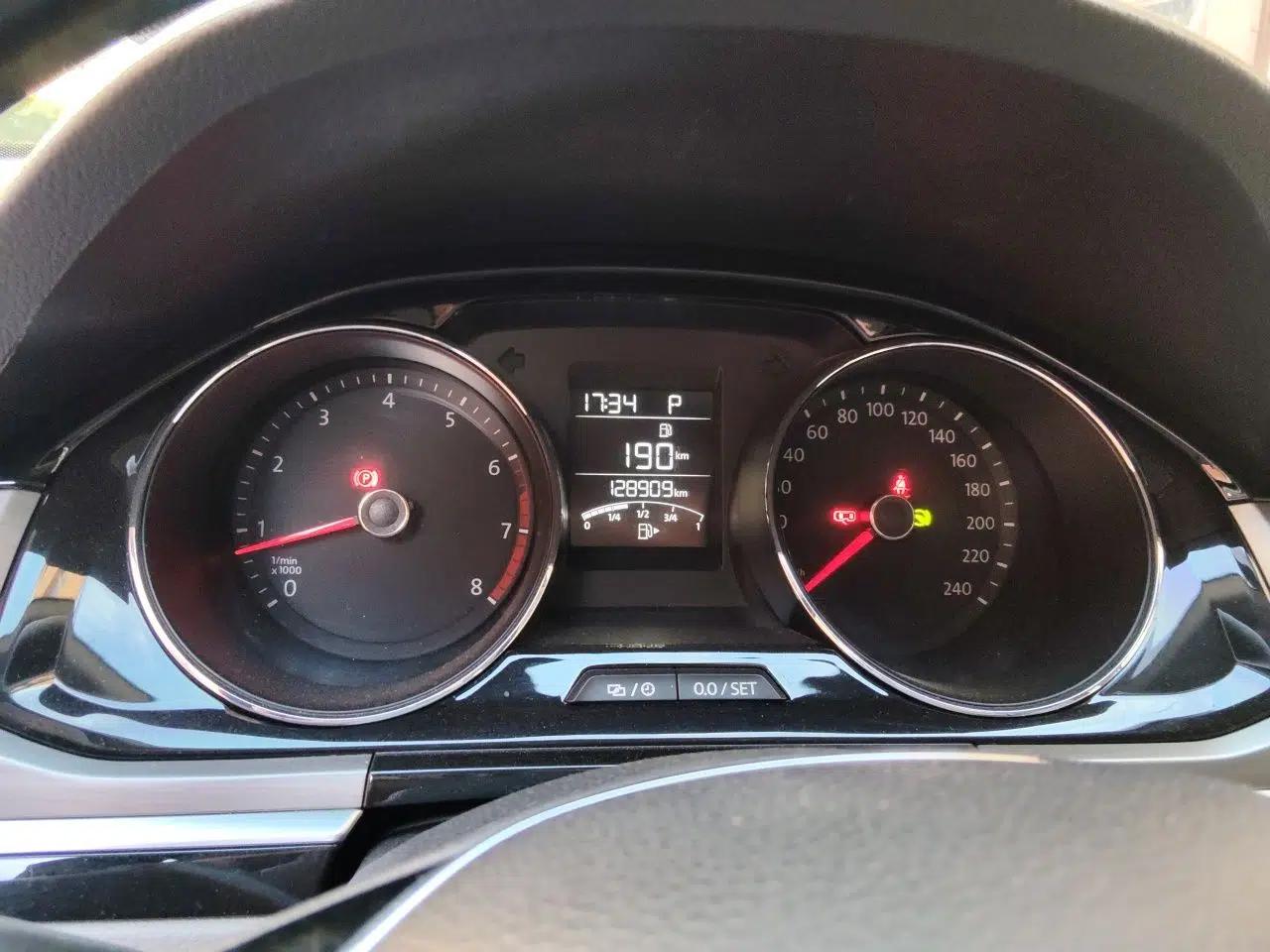 Volkswagen Bora 2016 1.6L Automatic Comfort Model — миниатюра 12