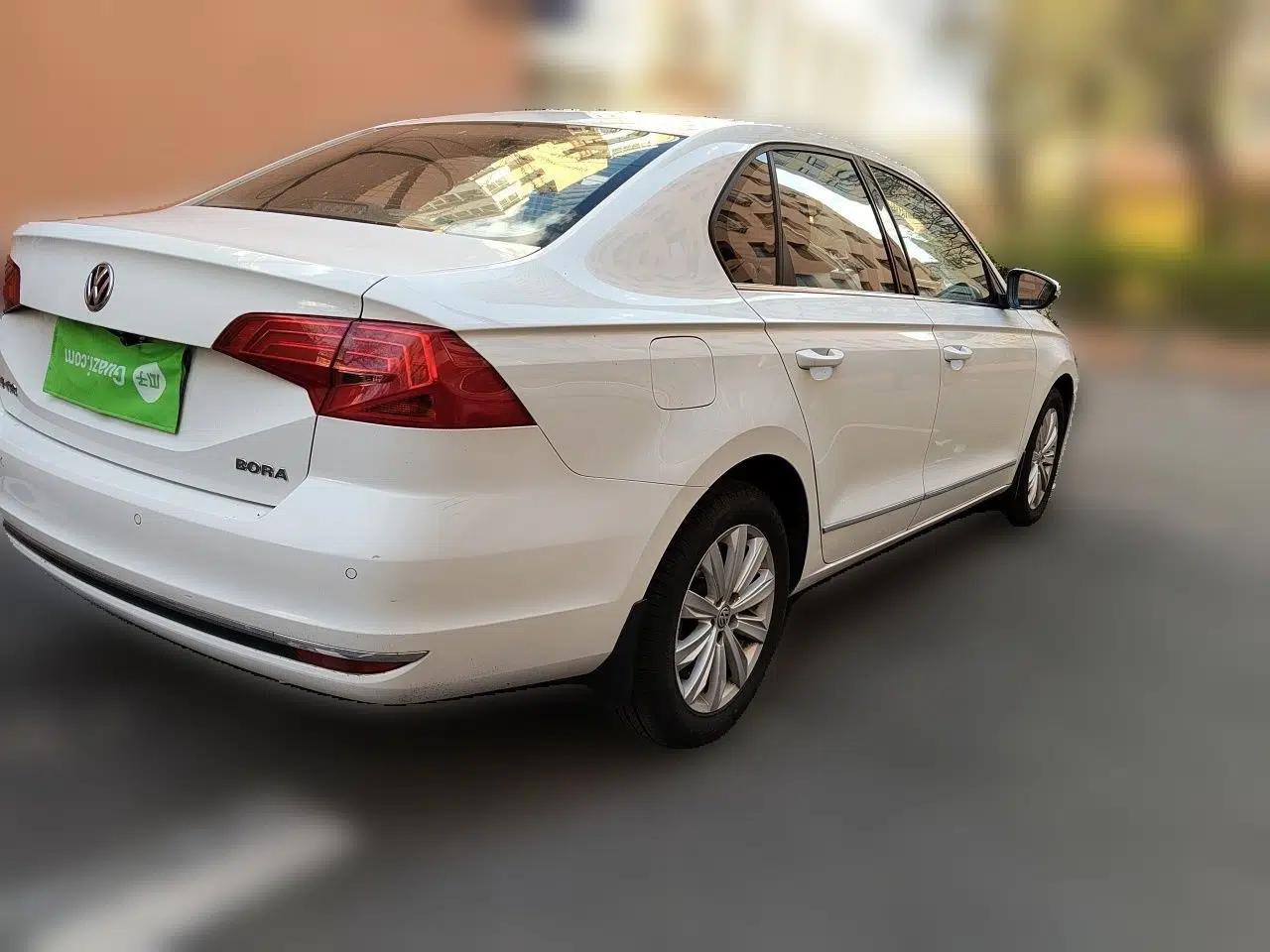 Volkswagen Bora 2016 1.6L Automatic Comfort Model — миниатюра 6