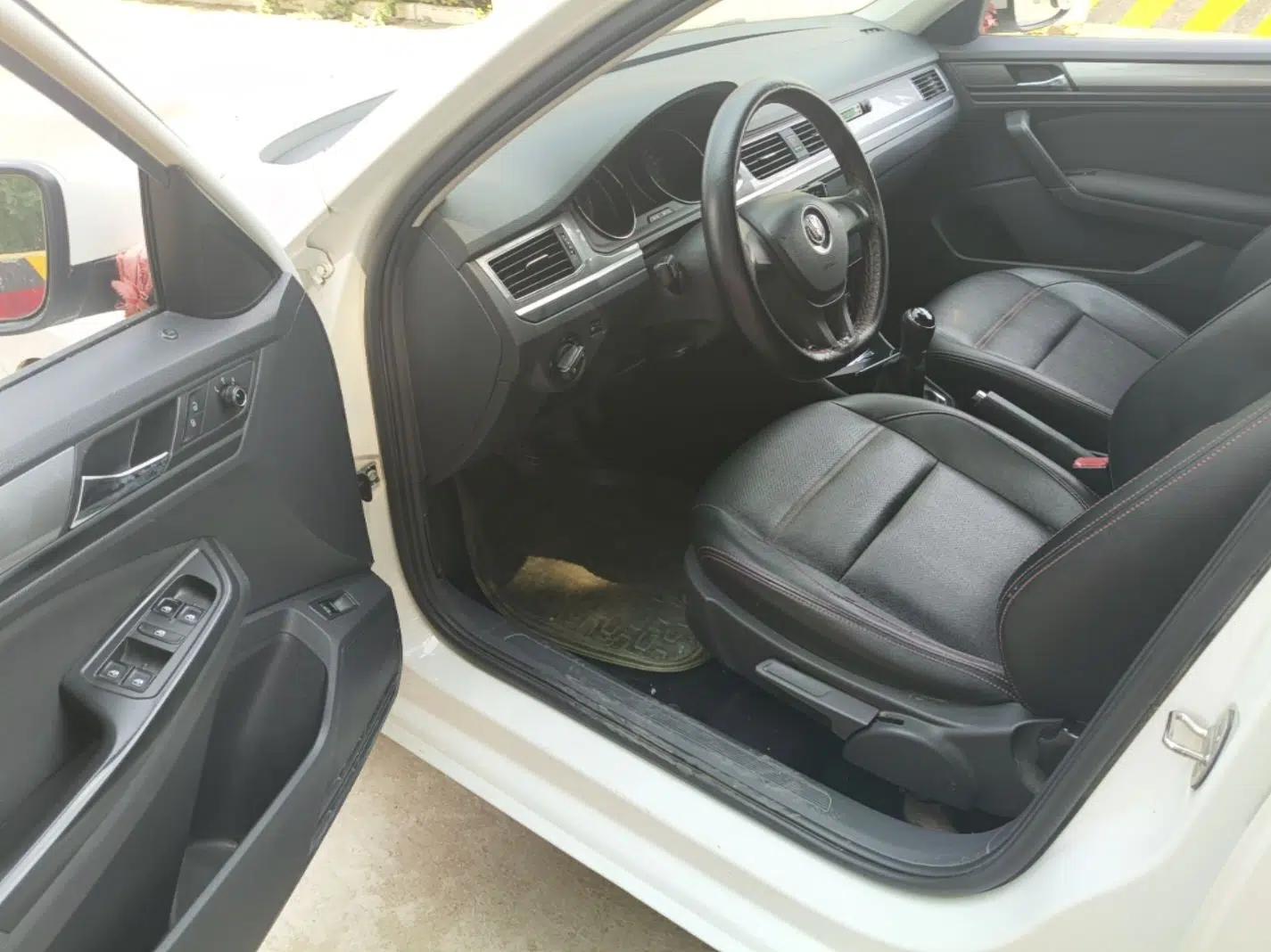Volkswagen Bora 2018 1.5L Manual Fashion Model — миниатюра 19