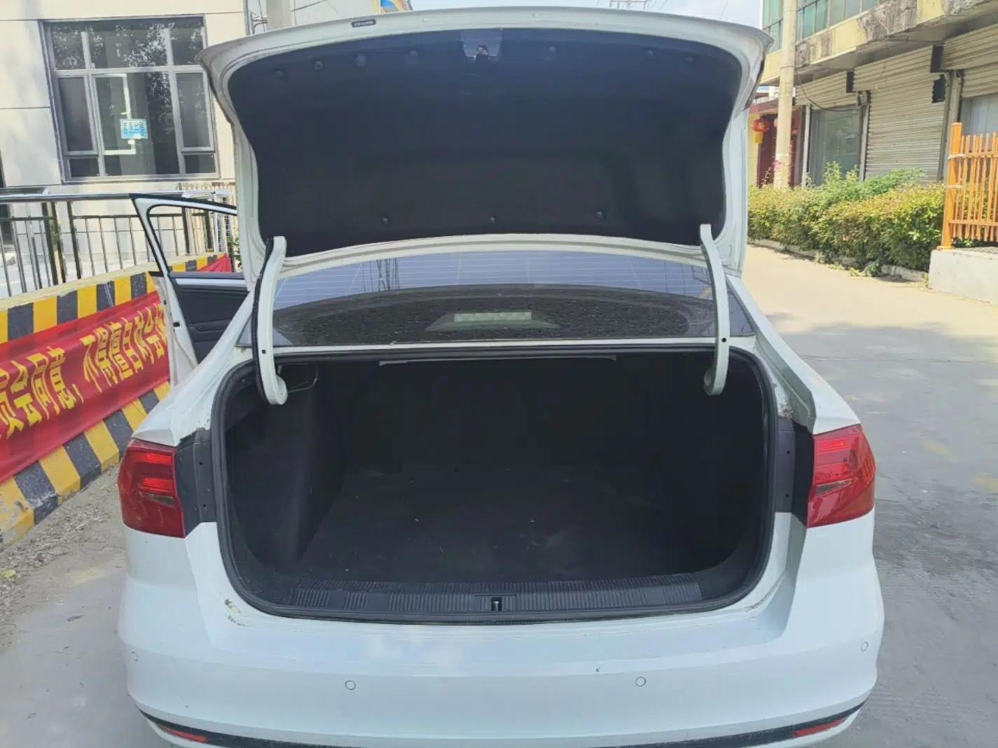 Volkswagen Bora 2018 1.5L Manual Fashion Model — миниатюра 22