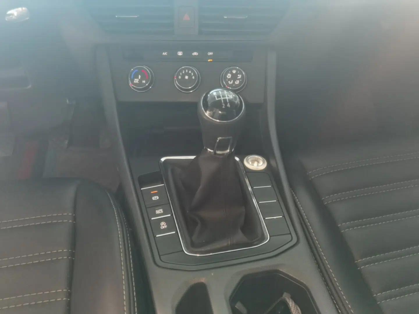 Volkswagen Bora 2020 1.5L Manual Fashion Edition — миниатюра 17