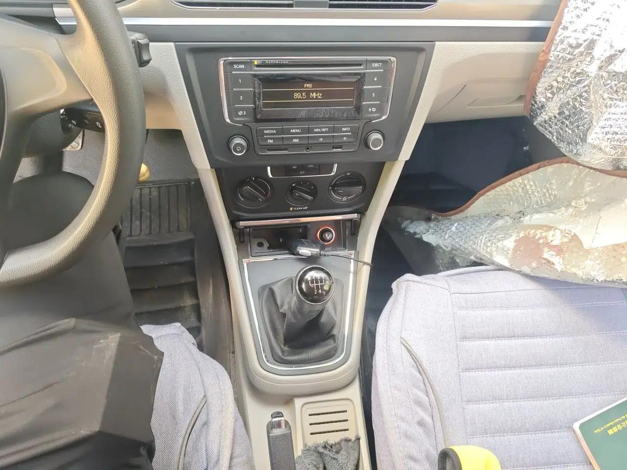 Volkswagen Bora 2016 1.6L Manual Fashion Edition — миниатюра 15