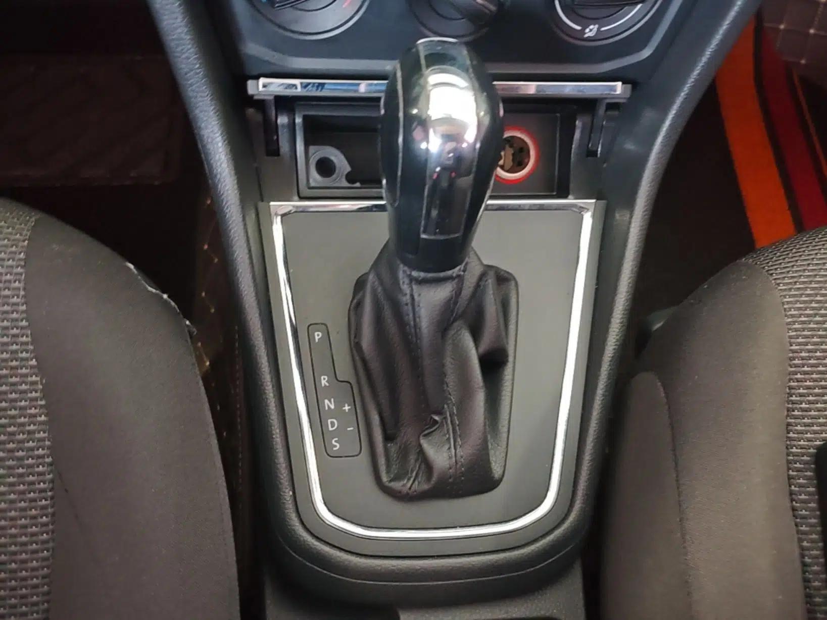 Volkswagen Bora 2016 1.6L Automatic Fashion Model — миниатюра 16