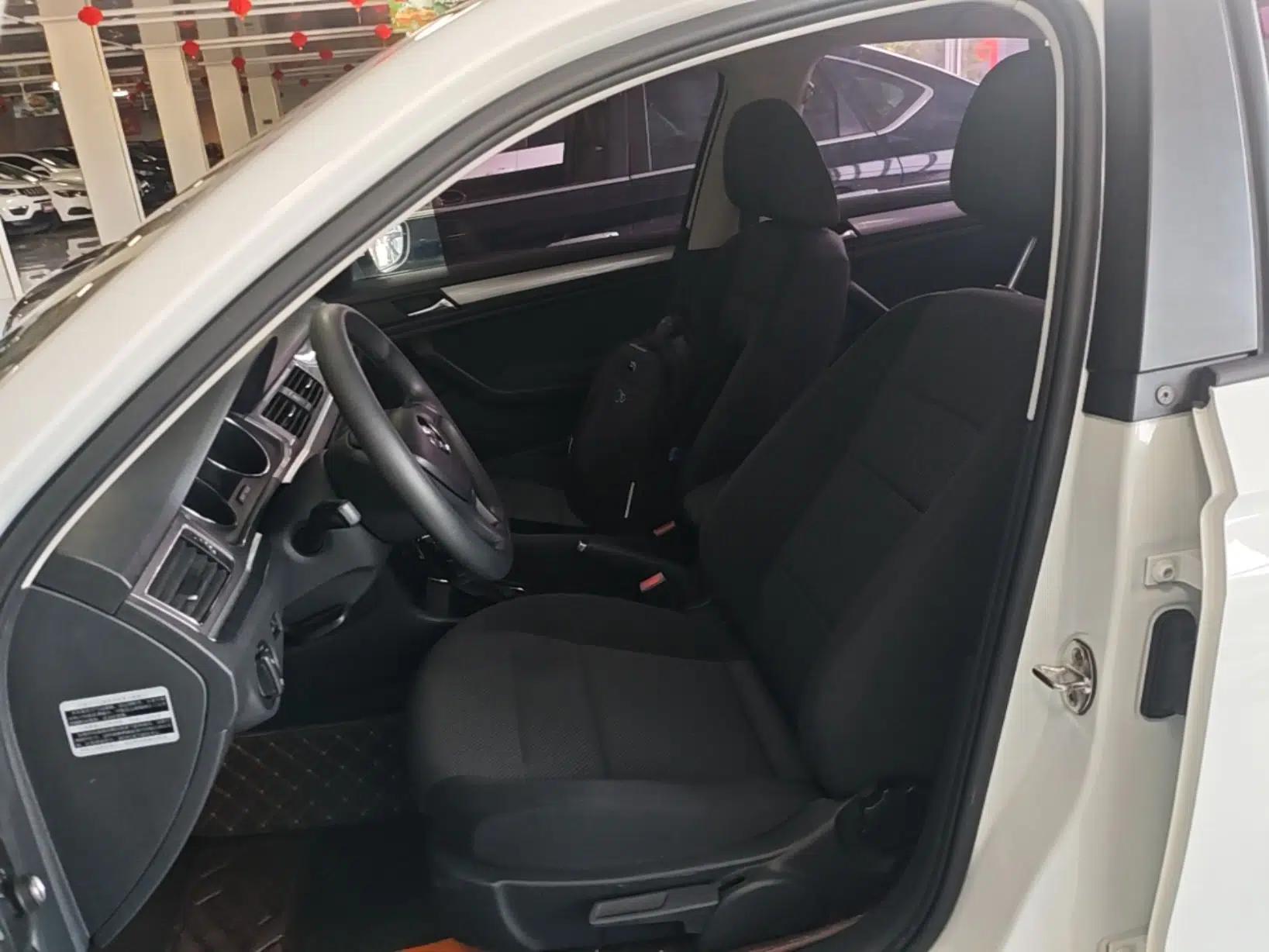 Volkswagen Bora 2016 1.6L Automatic Fashion Model — миниатюра 17