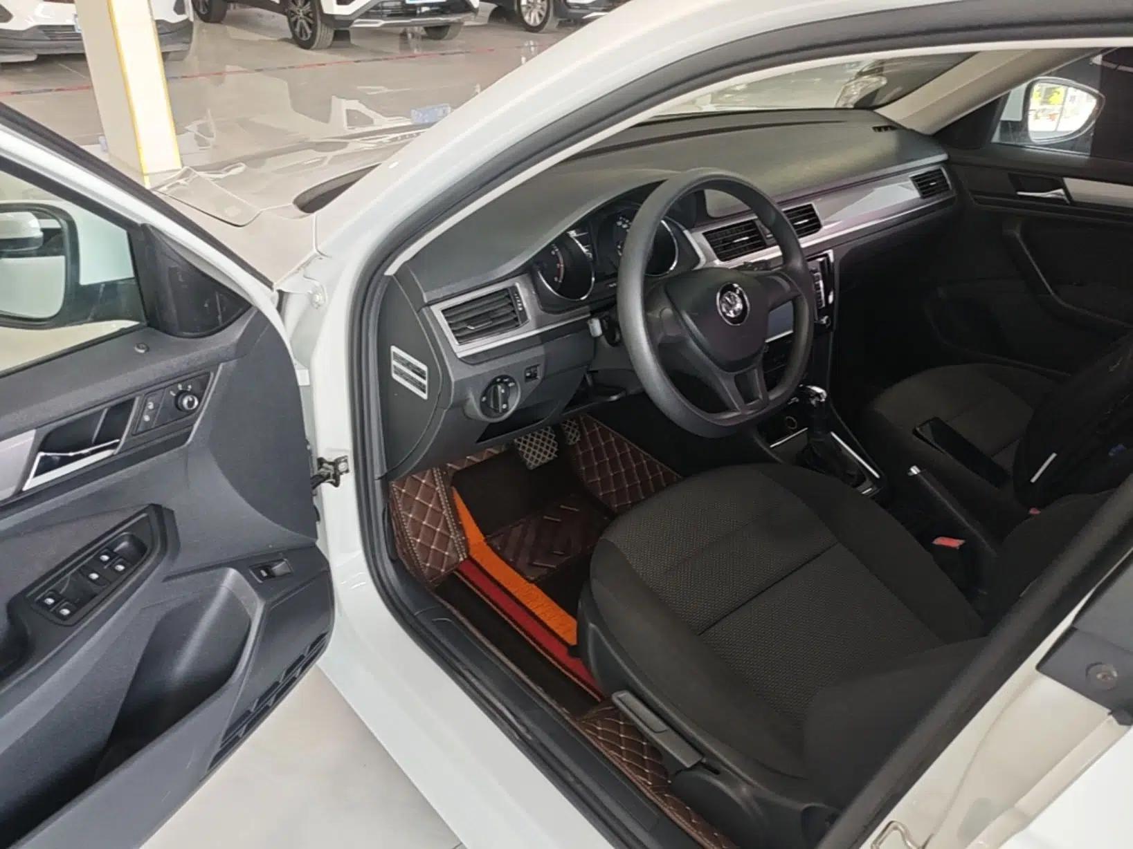 Volkswagen Bora 2016 1.6L Automatic Fashion Model — миниатюра 18