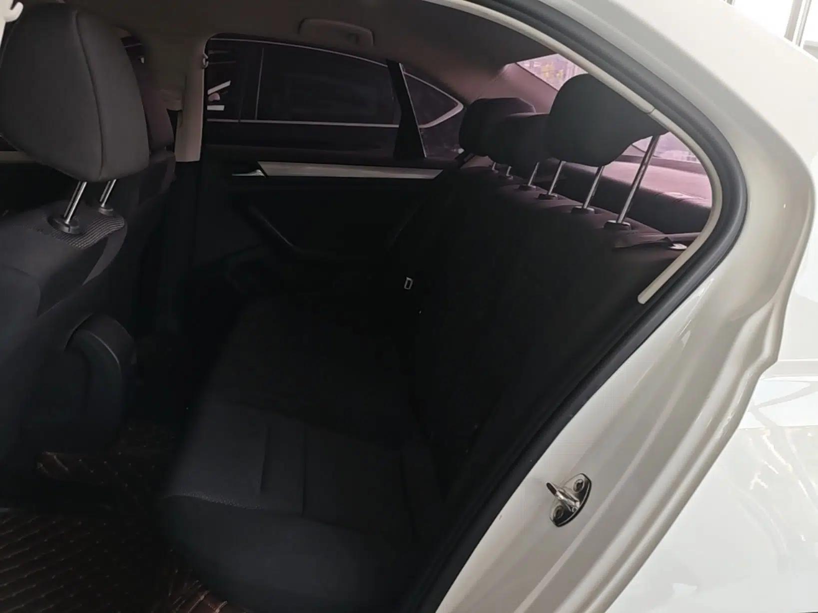 Volkswagen Bora 2016 1.6L Automatic Fashion Model — миниатюра 19