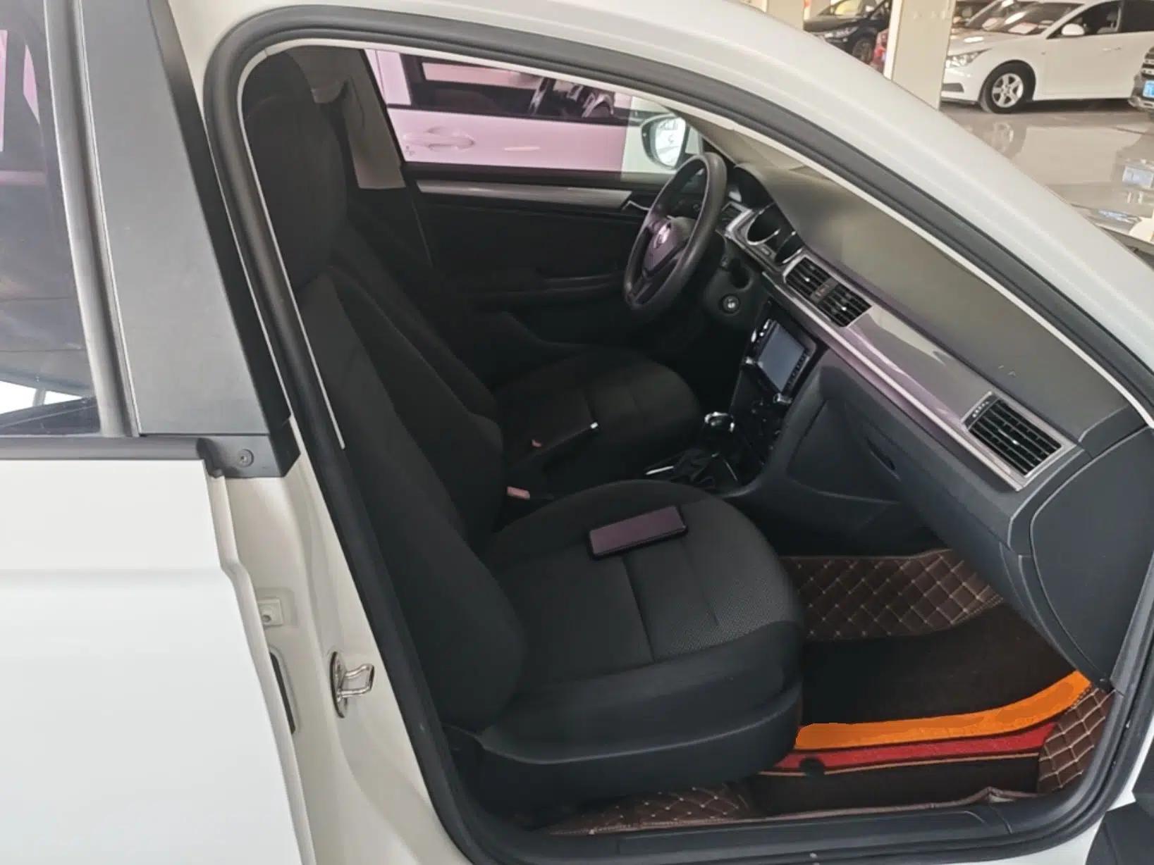 Volkswagen Bora 2016 1.6L Automatic Fashion Model — миниатюра 23