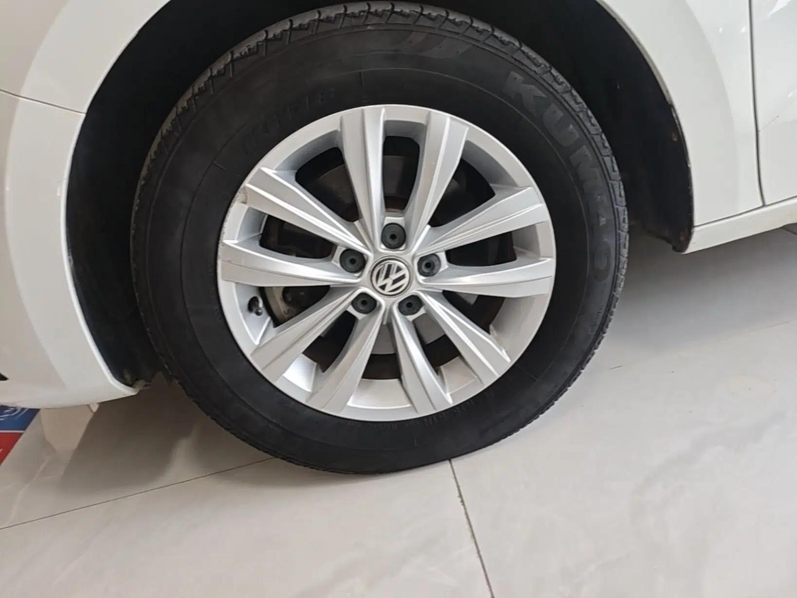 Volkswagen Bora 2016 1.6L Automatic Fashion Model — миниатюра 9