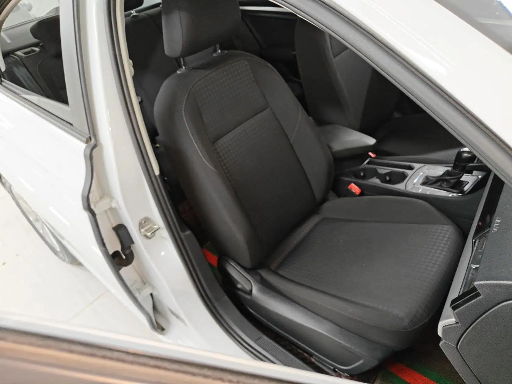 Volkswagen Bora 2021 1.5L Automatic Fashionable Smart Connectivity Version — миниатюра 23