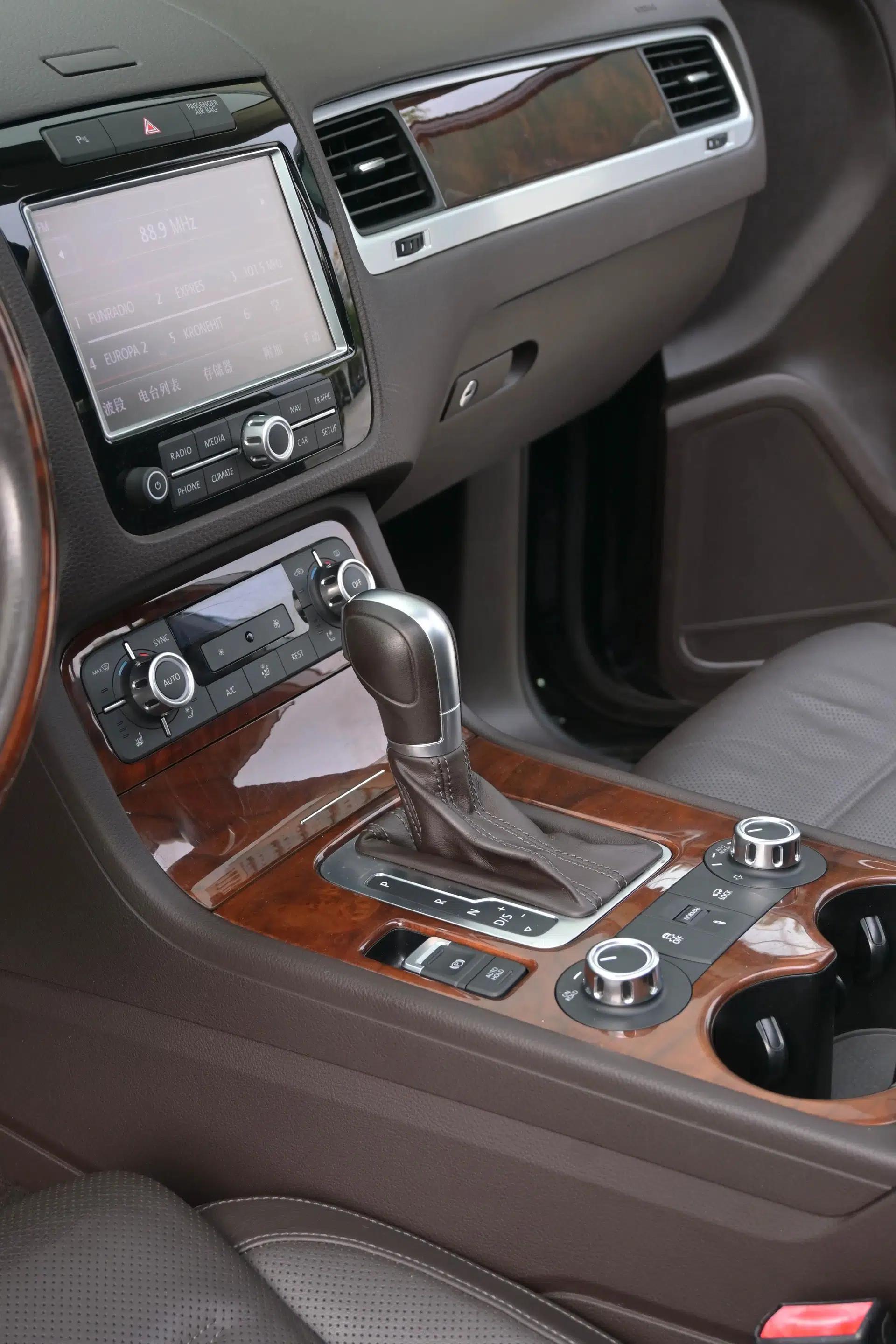 Volkswagen Touareg 2011 3.0 TSI Comfort Version — миниатюра 13