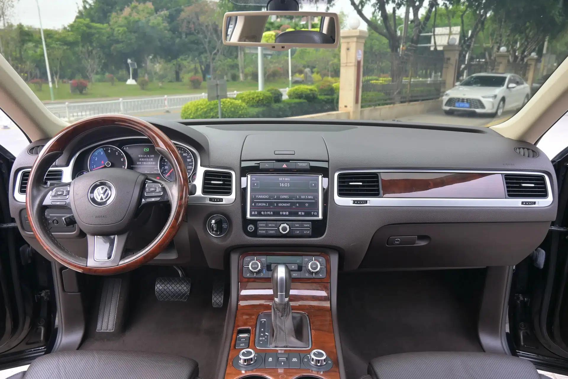 Volkswagen Touareg 2011 3.0 TSI Comfort Version — миниатюра 15
