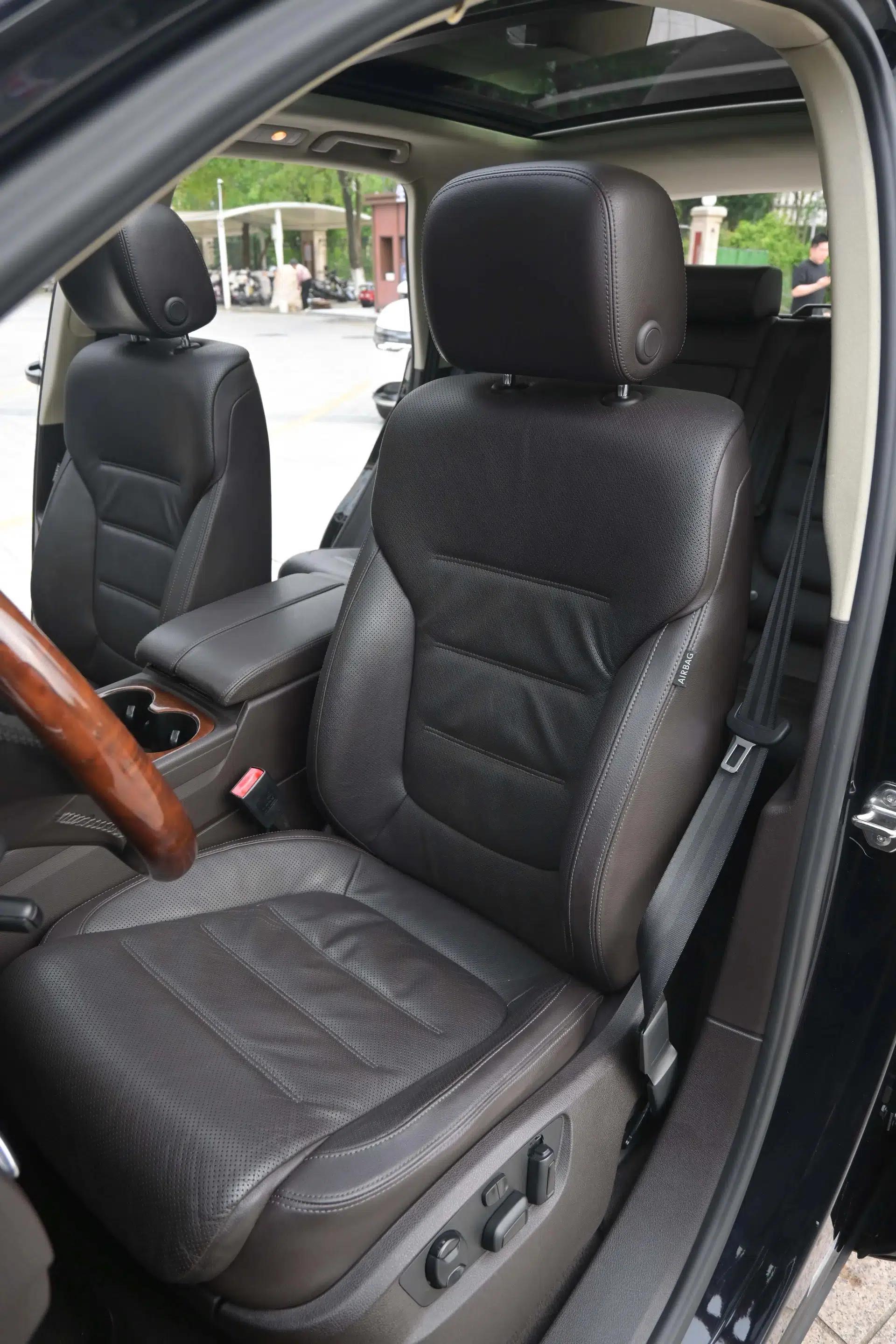 Volkswagen Touareg 2011 3.0 TSI Comfort Version — миниатюра 19