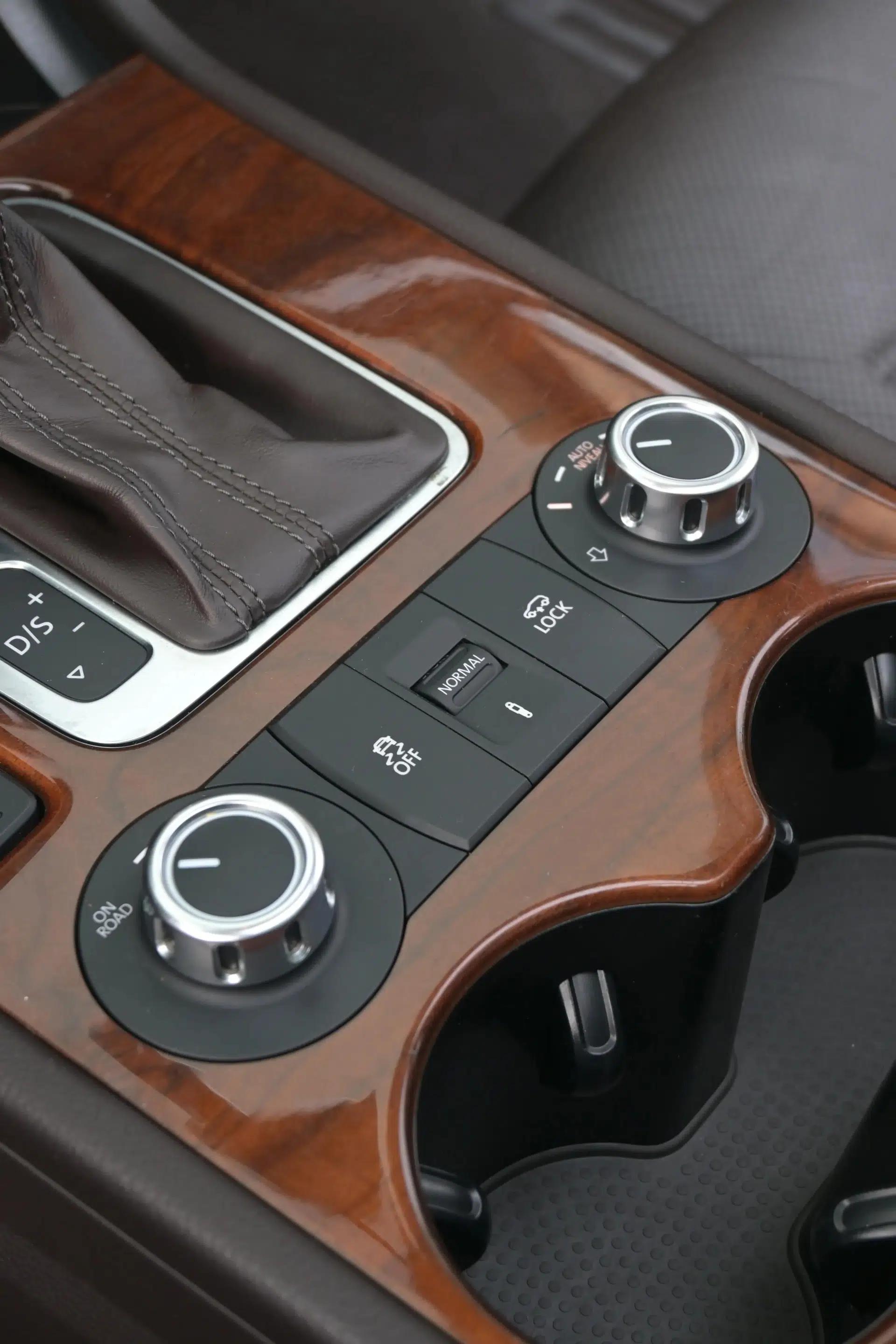 Volkswagen Touareg 2011 3.0 TSI Comfort Version — миниатюра 25
