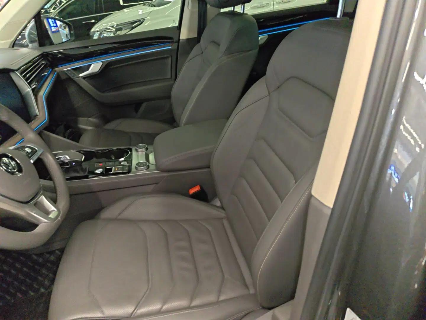 Volkswagen Touareg 2020 3.0 TSI Luxury Edition China VI — миниатюра 18