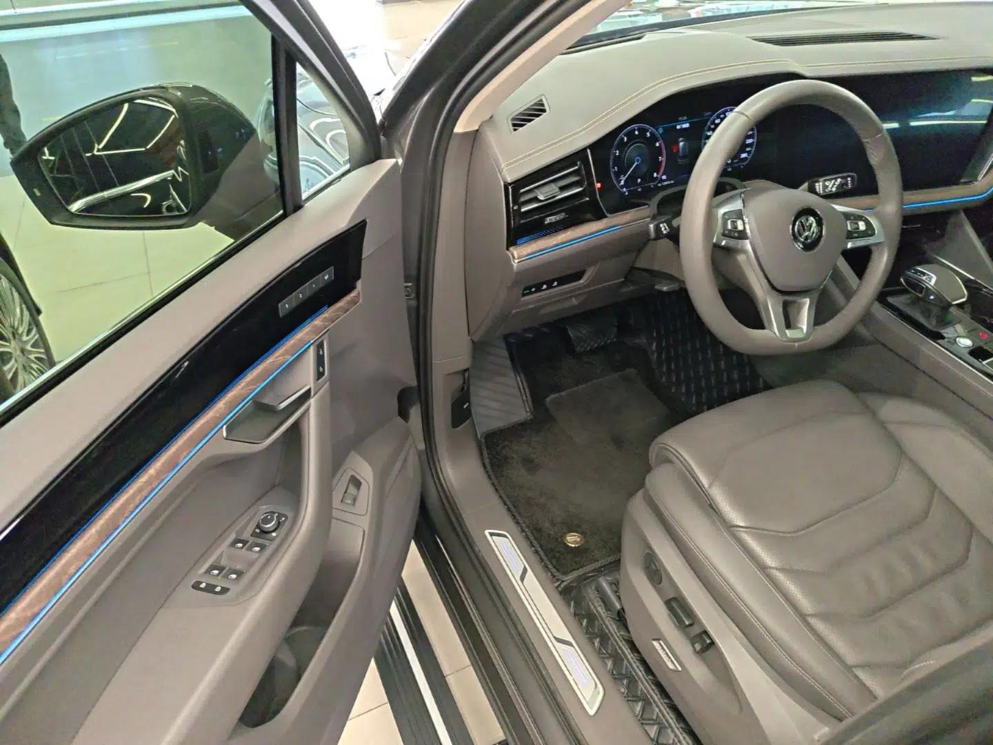 Volkswagen Touareg 2020 3.0 TSI Luxury Edition China VI — миниатюра 19
