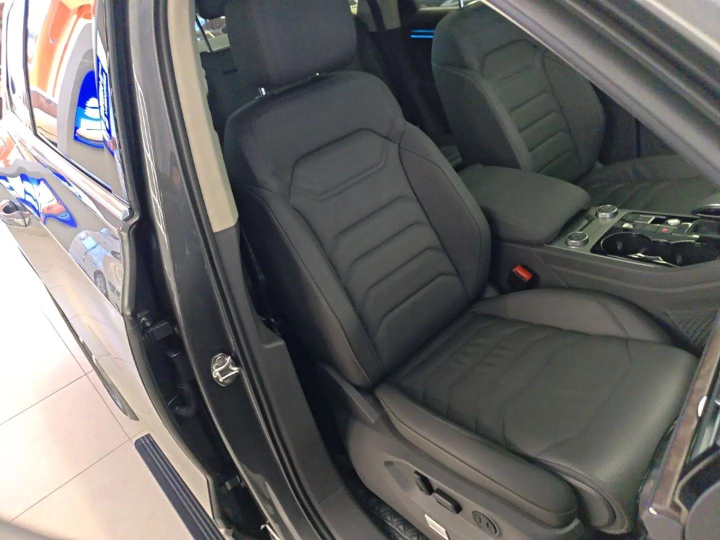 Volkswagen Touareg 2020 3.0 TSI Luxury Edition China VI — миниатюра 23