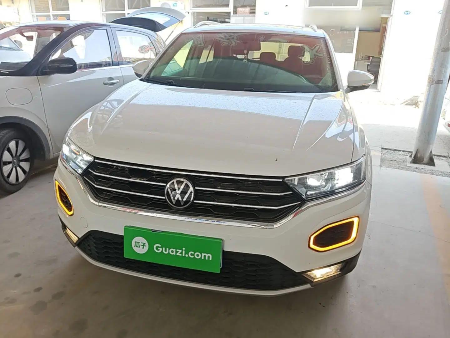 Volkswagen T-ROC 2021 280TSI DSG Two-Wheel Drive Comfort Connect 30th Anniversary Edition — миниатюра 2