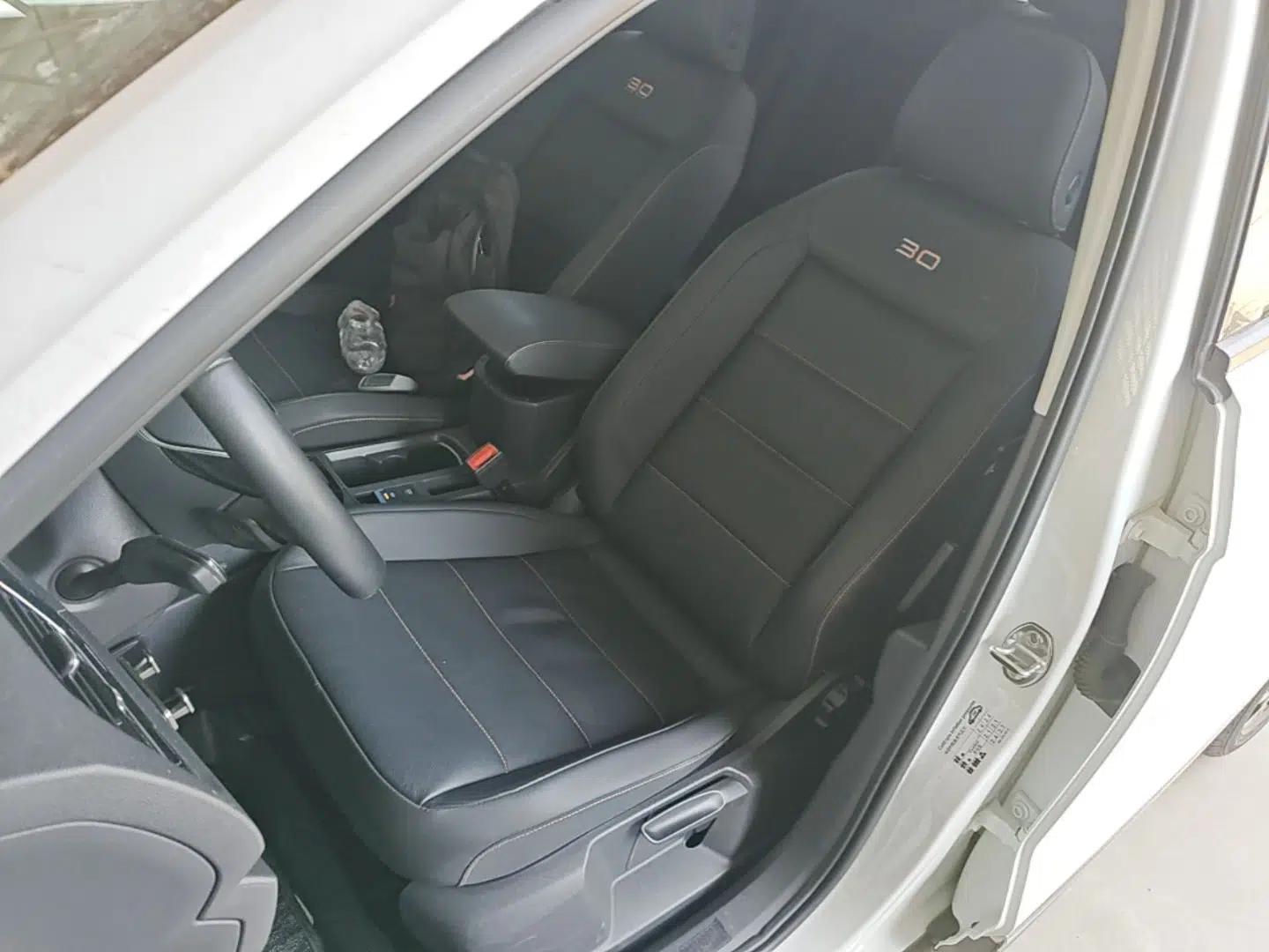 Volkswagen T-ROC 2021 280TSI DSG Two-Wheel Drive Comfort Connect 30th Anniversary Edition — миниатюра 18
