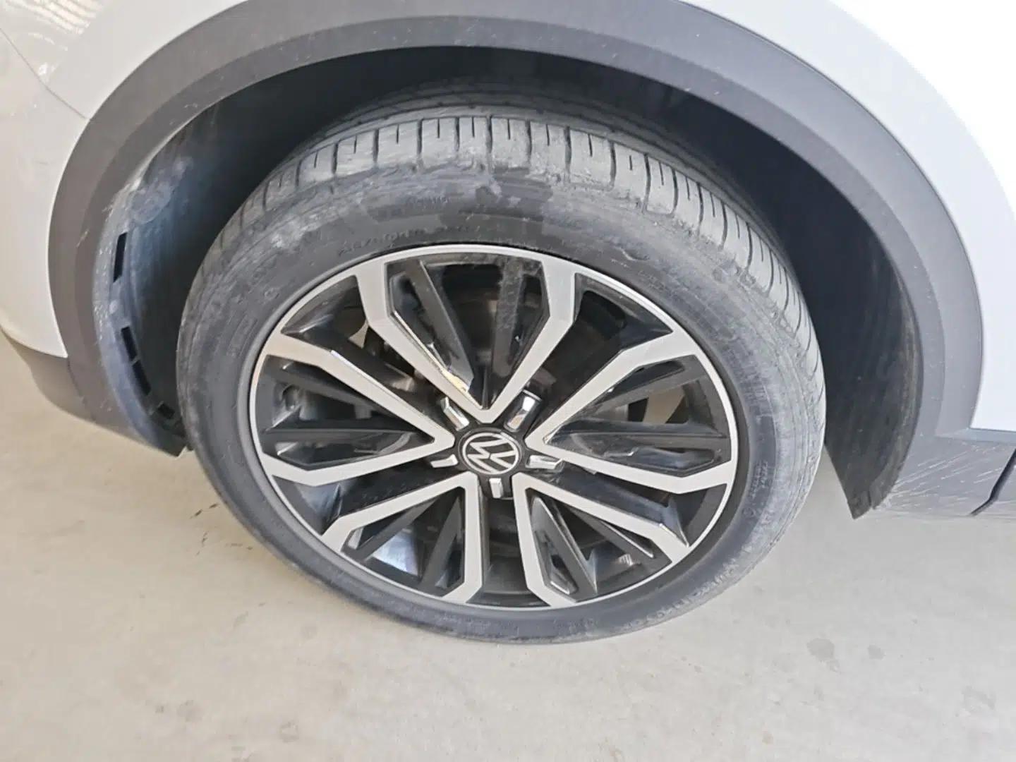 Volkswagen T-ROC 2021 280TSI DSG Two-Wheel Drive Comfort Connect 30th Anniversary Edition — миниатюра 8