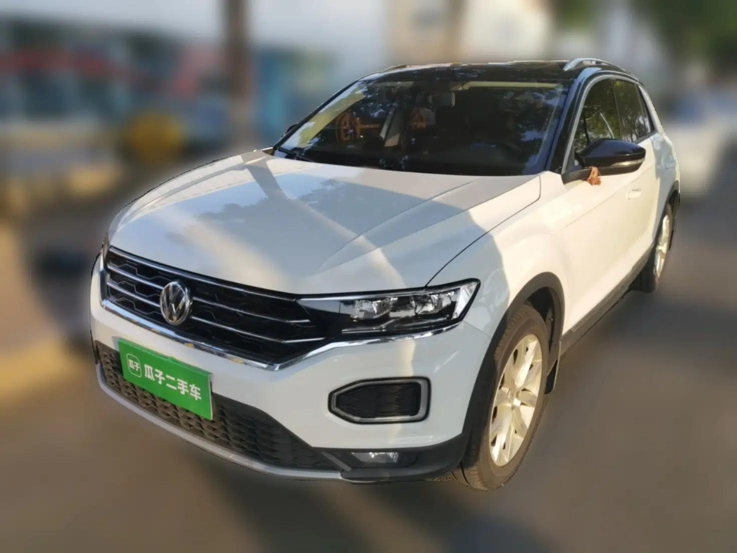 Volkswagen T-ROC 2020 230TSI DSG Two-Wheel Drive Advanced Version — миниатюра 1
