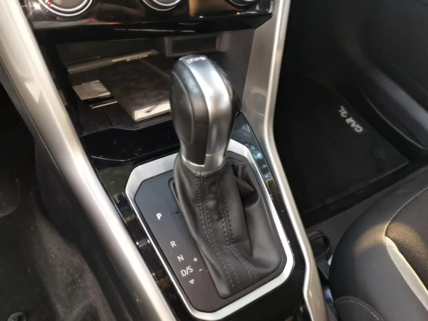 Volkswagen T-ROC 2020 230TSI DSG Two-Wheel Drive Advanced Version — миниатюра 15